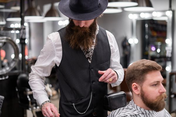 Barbier bei der Arbeit